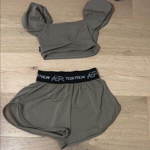 Tiger Friday Two-Piece set adult extra small perfect condition!